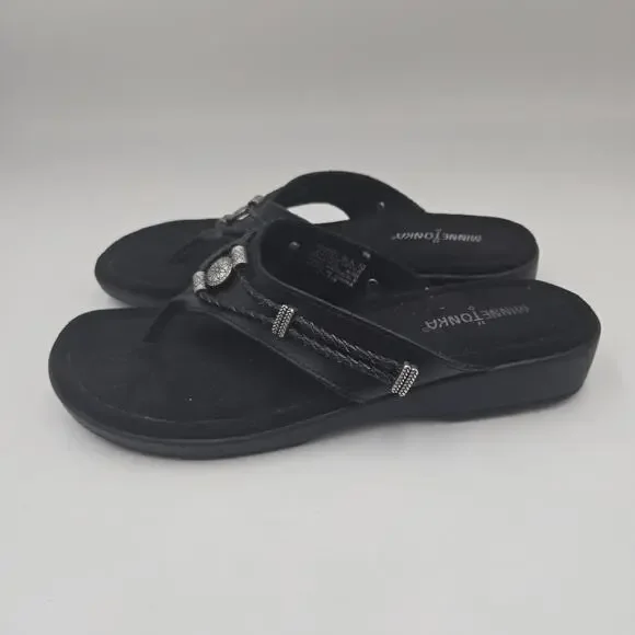 MinneTonka Silverthorne Thong Sandals Size 10 Womens Black Leather Concho - Picture 3 of 6